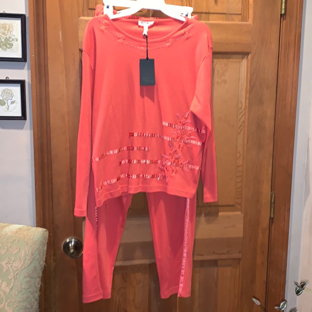 NWT Women’s June and Delancey Lounge Pant Suit Sz XL.